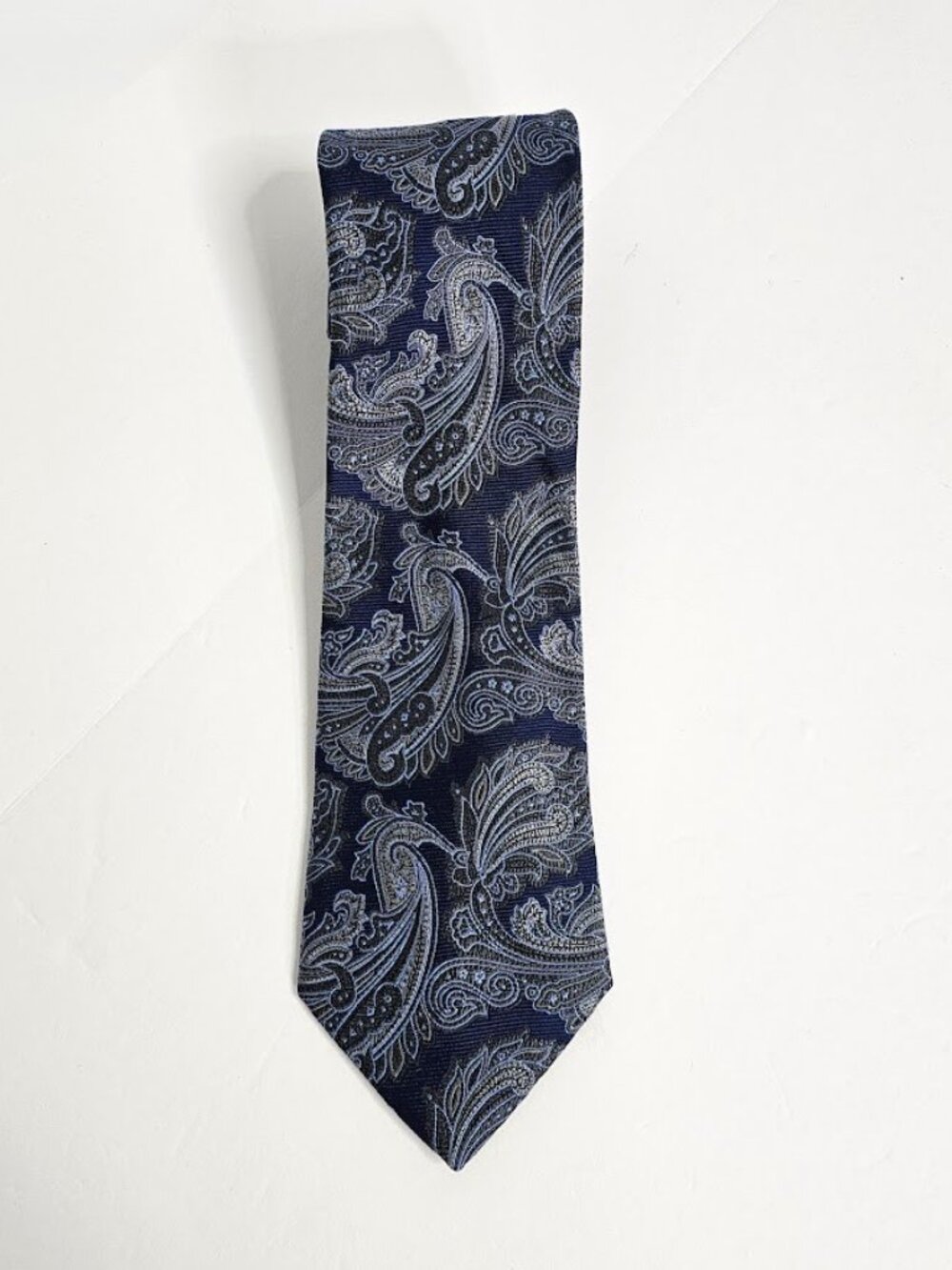JOS A BANK Signature Col 100% Silk Tie Necktie NAVY BLUE BLACK Paisley Print 59" - Picture 2 of 5